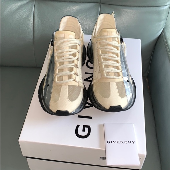 GIVENCHY  Spectre Low Top Sneaker - Picture 2 of 9